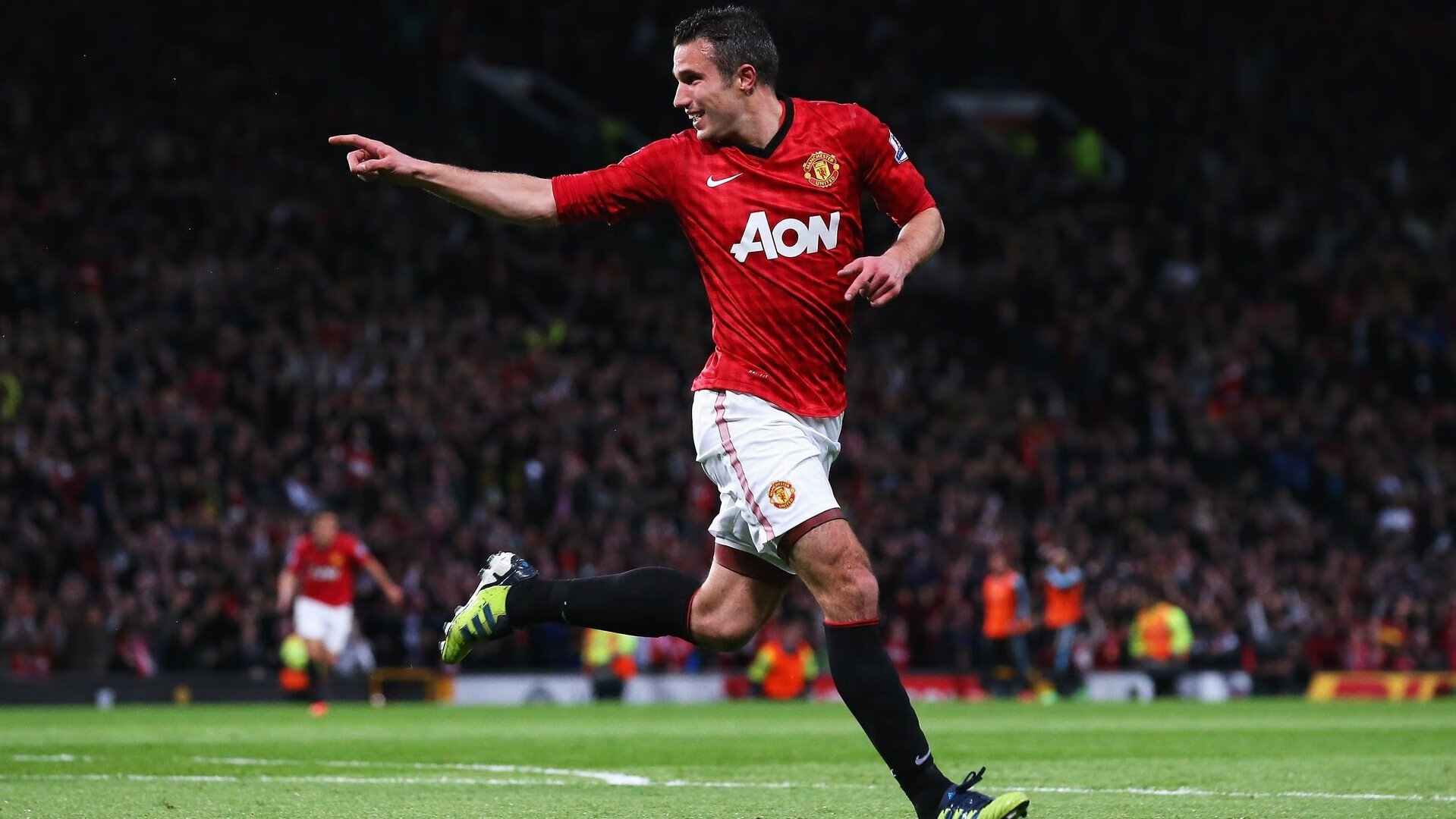 F1赛场惊现内战风云，红牛车队险胜二队，拉塞尔火热状态搅动格局